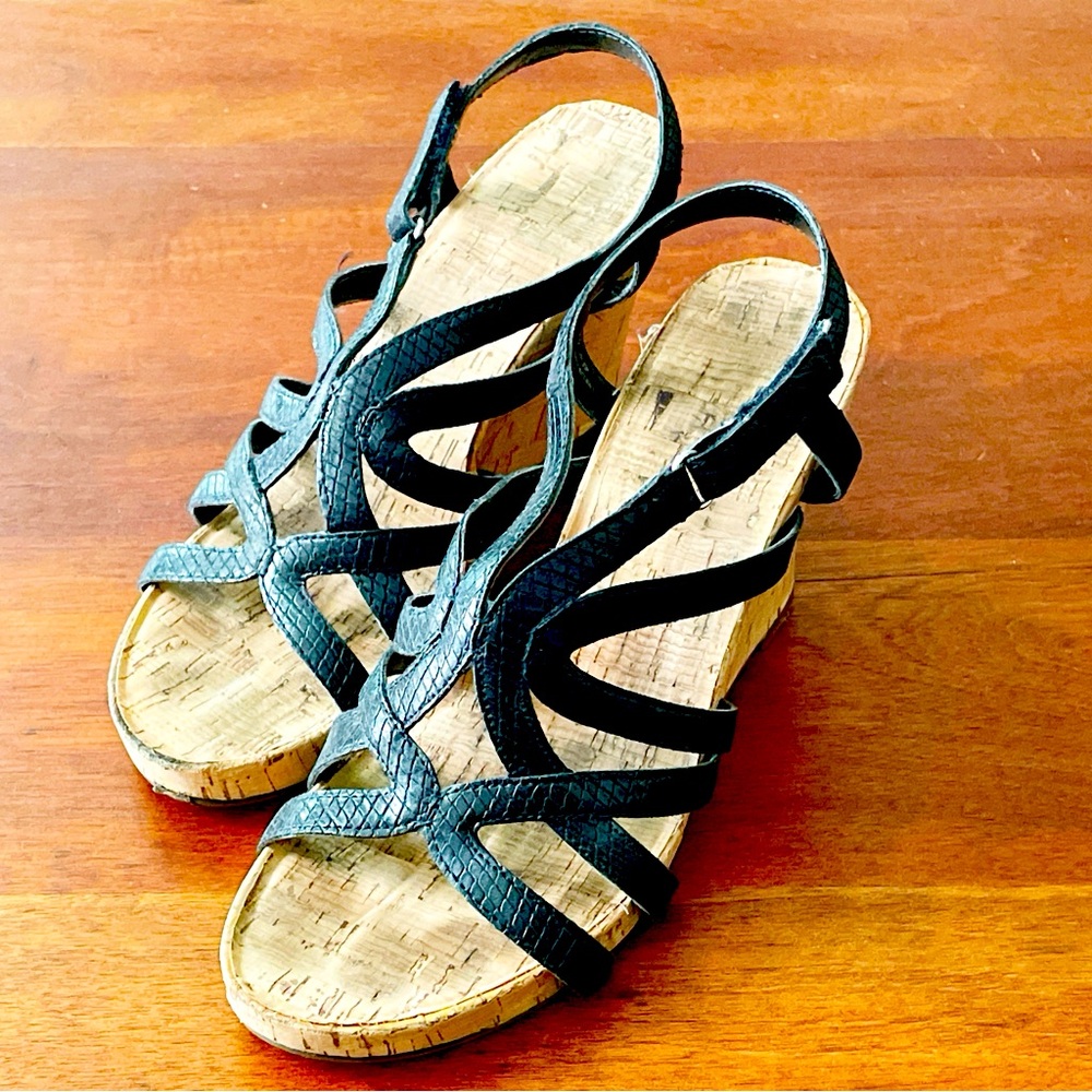 Aerosoles Womens LuxPlush Open Toe Casual Platform, Black Snake size 8.5